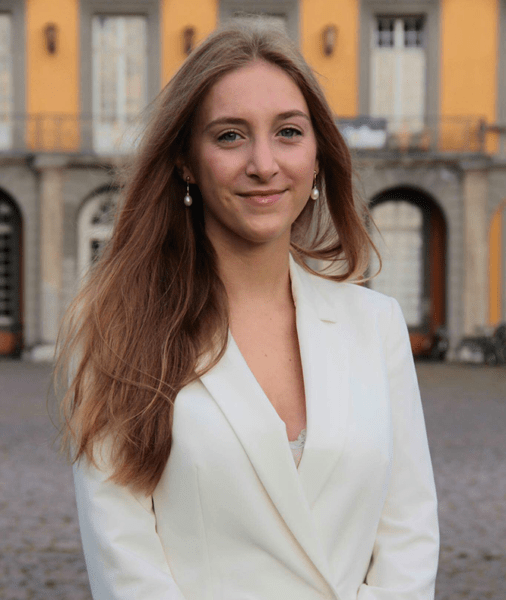 Corina Galias – Auszubildende Office Managerin